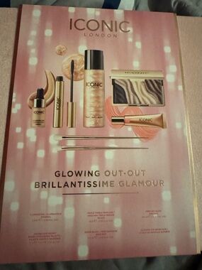 ICONIC London Glowing Out-Out Makeup Set - Pink & Gold Accents